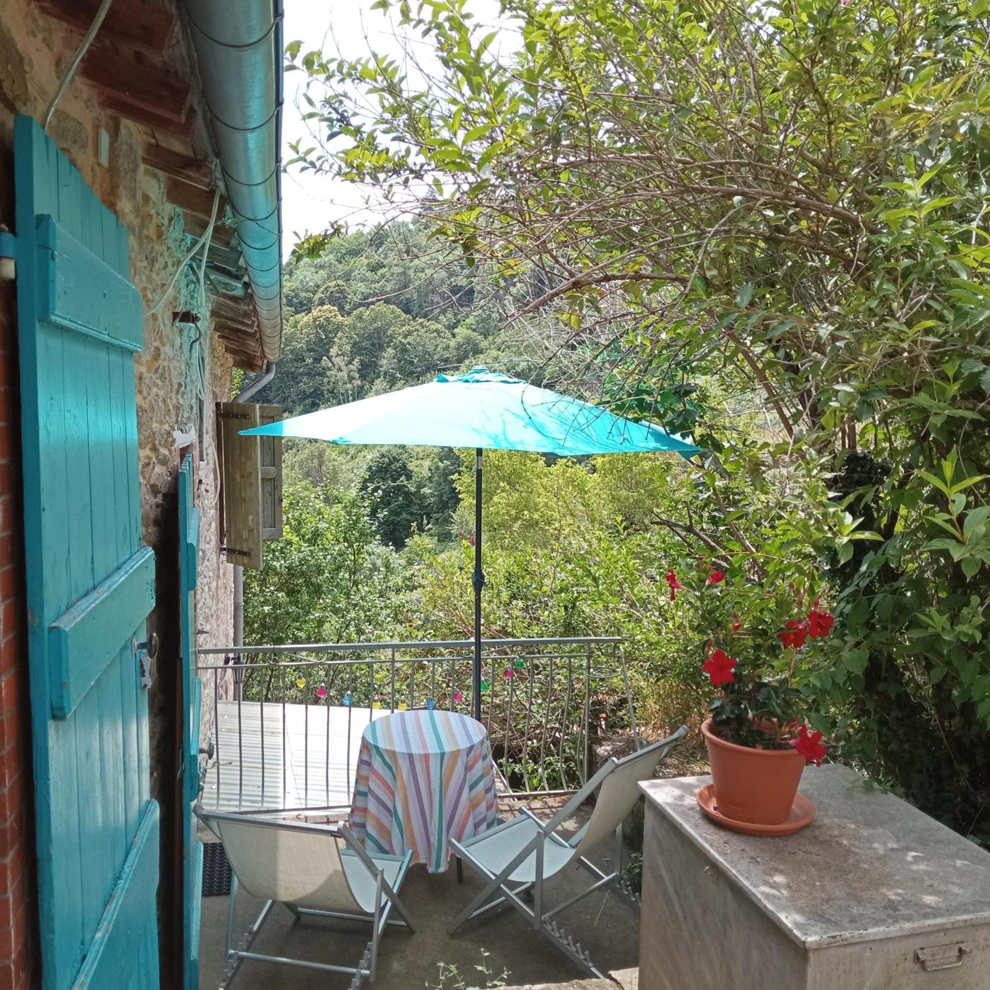 Gites Des Esselards Yzeron Δωμάτιο φωτογραφία